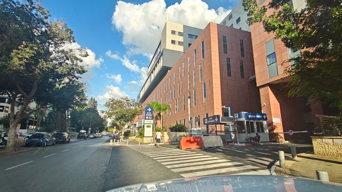 Entrance to Assuta Ramat HaHayal Parking
